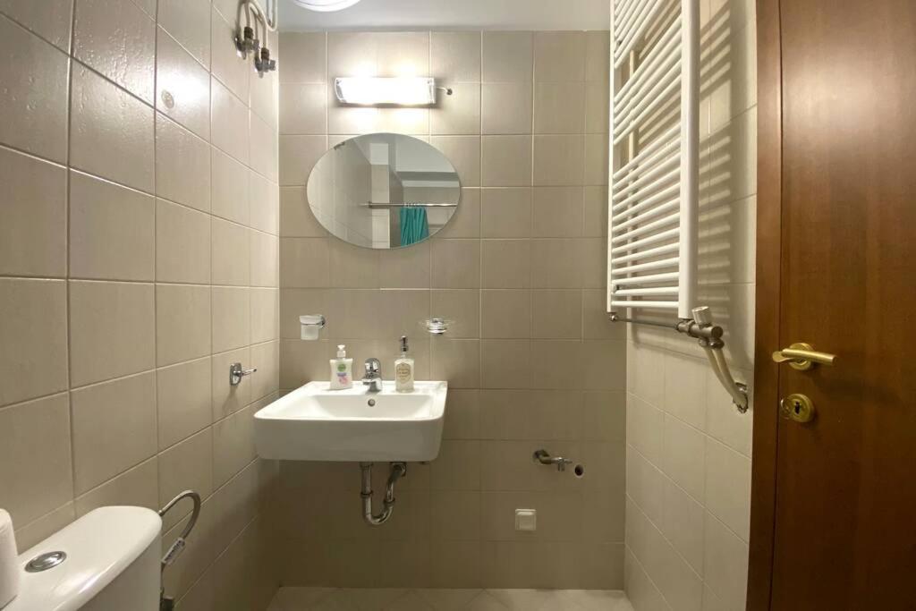 Nikitas' Apartment By The Tube Athens Exterior photo
